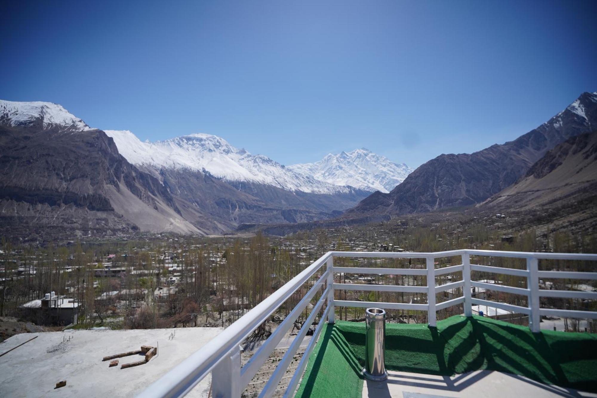 Готель Hunza Elites By Orane Karimabad  Екстер'єр фото